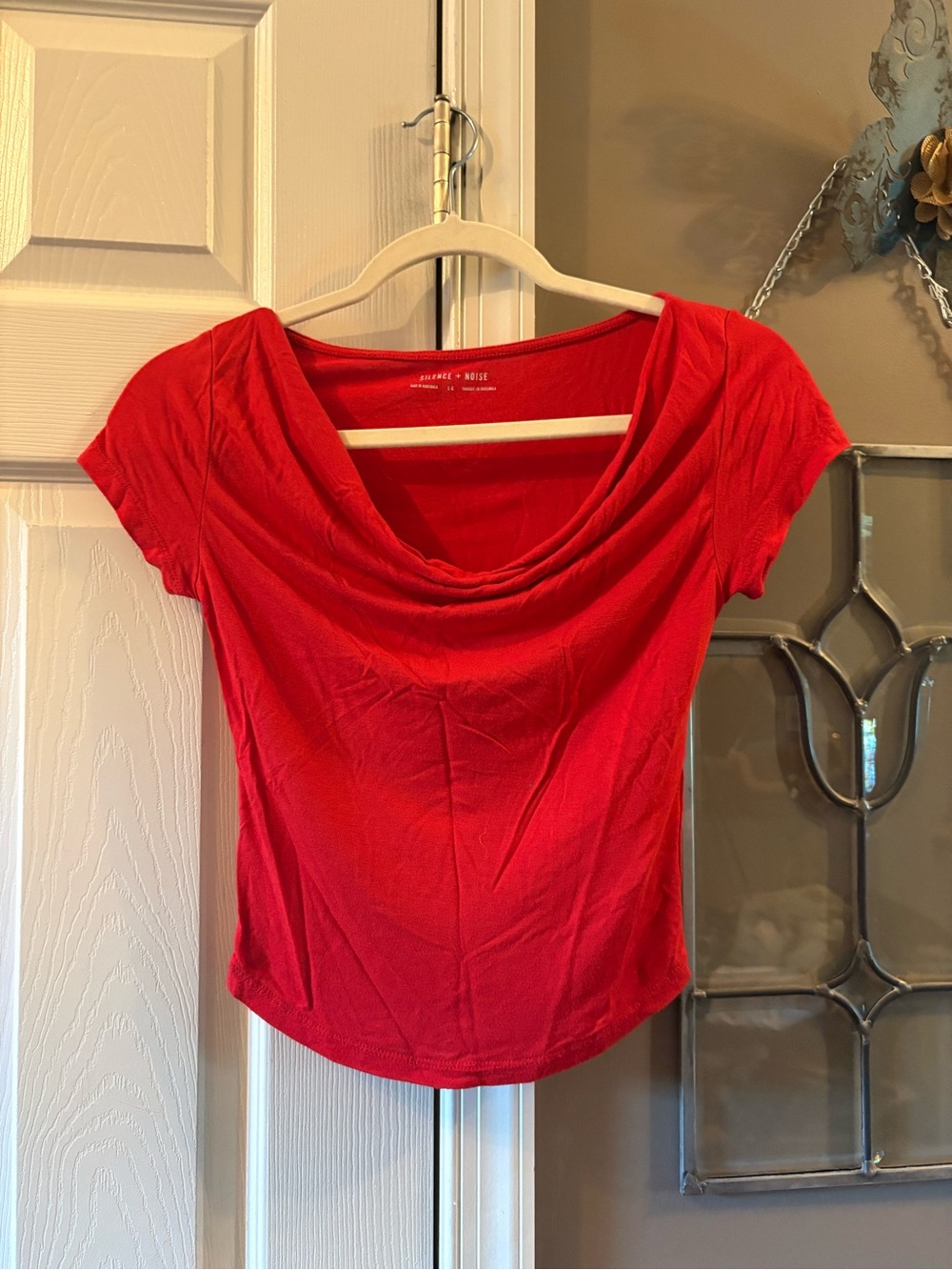 🤪 3 for $15 Silence + Noise Red Cowl Neck Top Size L